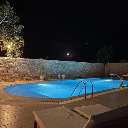 Albizia Boutique Hotel *