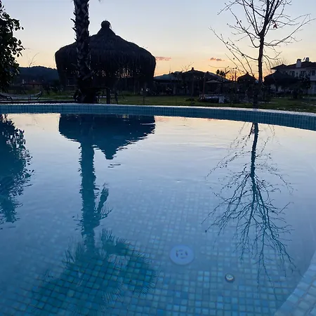 מלון Albizia Boutique